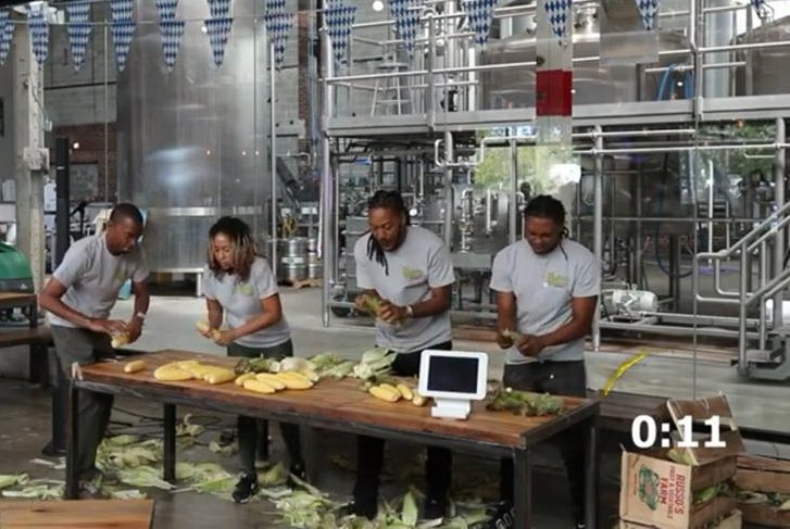 Watch: Food truck workers shuck 38 ears of corn for Guinness record -  UPI.com