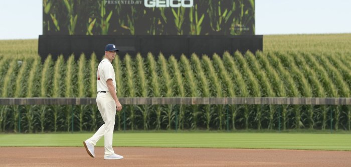 Cubs beat Reds in 2nd 'Field of Dreams' game