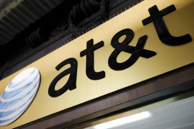 AT&T, other mobile providers suffer widespread outages