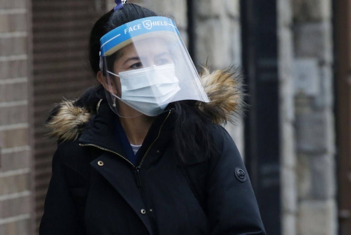 Wearing a mask is a 'personal choice' as COVID-19 assesses ease: PHAC