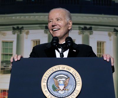 Biden shows support for free press, pokes fun at age in White House Correspondents' dinner speech thumbnail