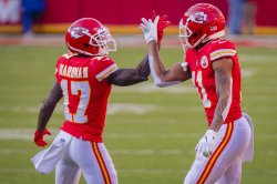 Jets to sign ex-Chiefs WR Mecole Hardman, trade Elijah Moore to Browns