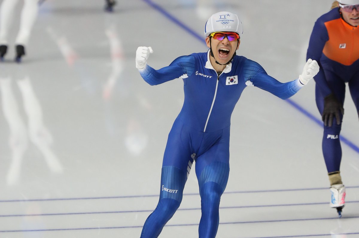 South Korea's Seung-hoon wins first gold in men's mass start speed skating  - UPI.com