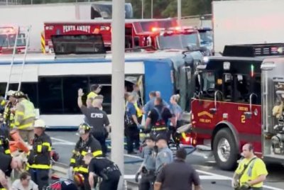 1-dead,-'multiple'-injured-in-New-Jersey-Turnpike-bus-crash