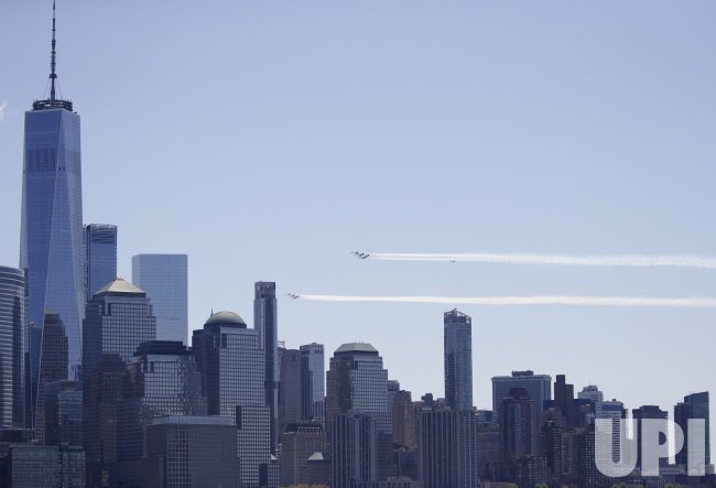 Blue Angels over Manhattan to honor first responders to Coronavirus