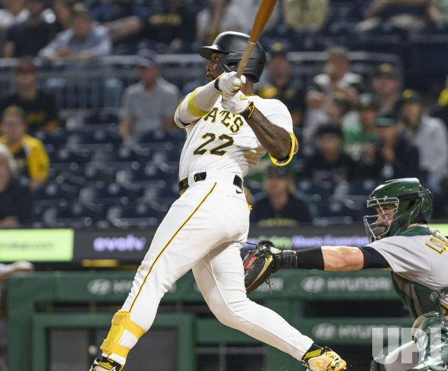 Pirates Take Lead with Andrew McCutchen Sacriface Fly