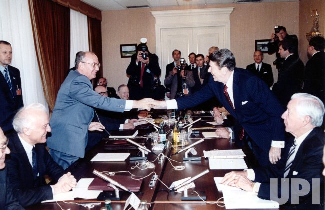 Mikhail Gorbachev and President Reagan Shake Hands at First Geneva ...