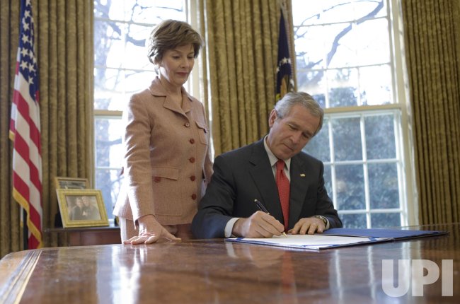 U.S. PRESIDENT BUSH SIGNS THE COMBATING AUTISM ACT OF 2006