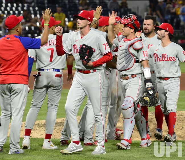 Phillies Celebrates 4-2 Tenth Win in Pittsburgh