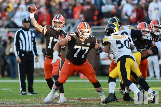 Pittsburgh Steelers vs Cleveland Browns in Cleveland
