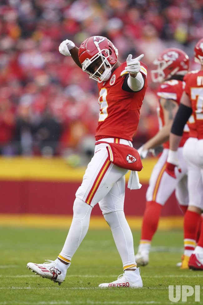 Photo: Chiefs JuJu Smith-Schuster Celebrates a First Down - KCP20230121189  