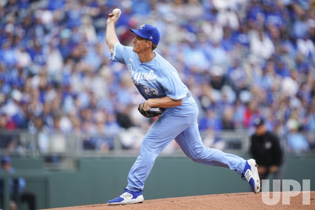 Photo: Royals Zack Greinke Pitches Against the Twins on Opening Day 2023 -  KCP20230330102 