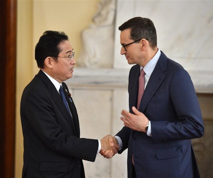 Japanese PM Fumio Kishida pledges support to Poland in trip to Warsaw
