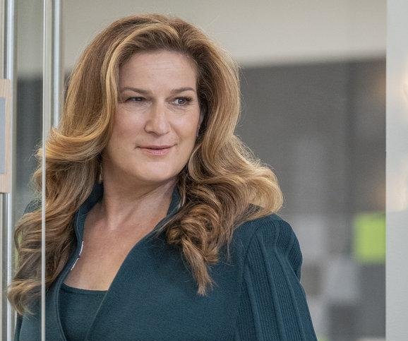 Ana Gasteyer says her 'American Auto' character is no Michael Scott of 'The Office'