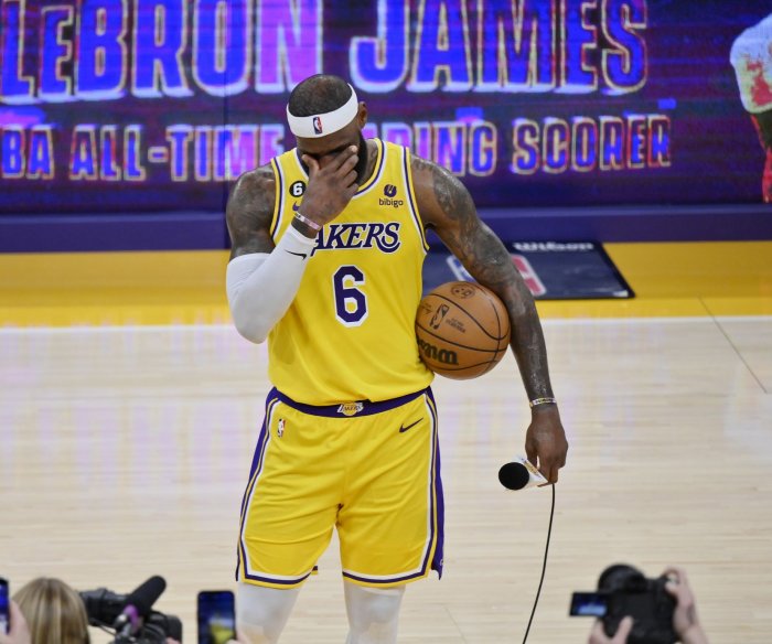 Lakers' LeBron James passes Kareem Abdul-Jabbar, becomes NBA's top scorer