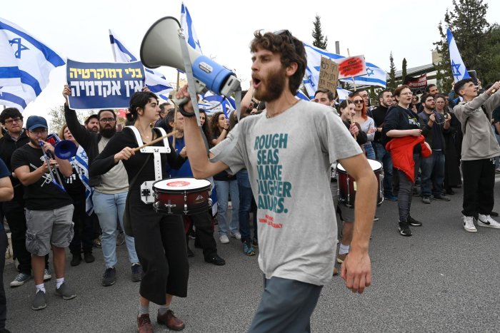 Israeli protests continue
