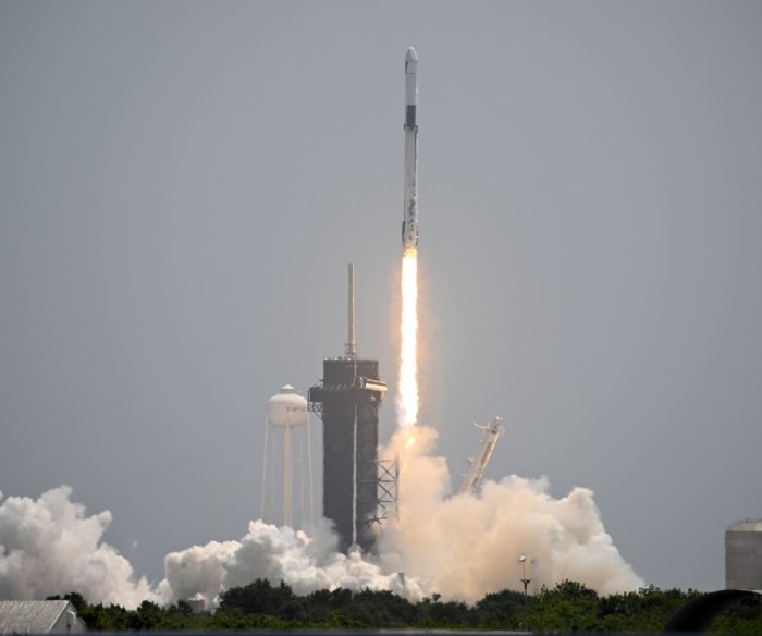 SpaceX launches space station resupply mission after weekend delays