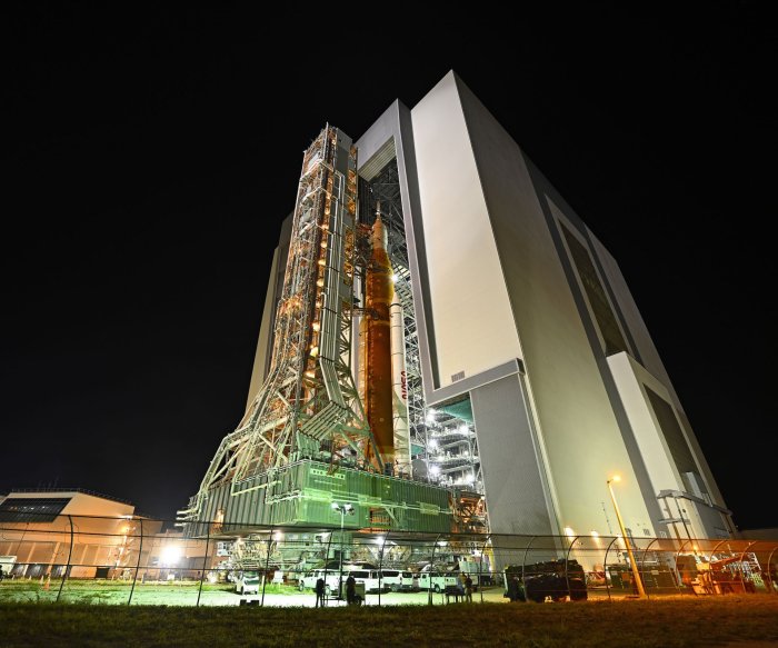 NASA's Artemis 1 rocket completes prelaunch rollout