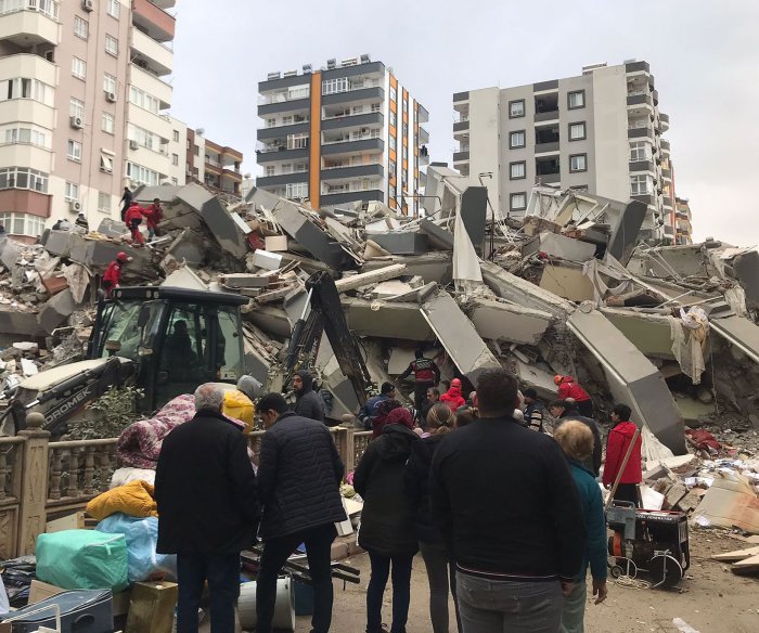 Erdogan pledges government money, housing aid to earthquake survivors