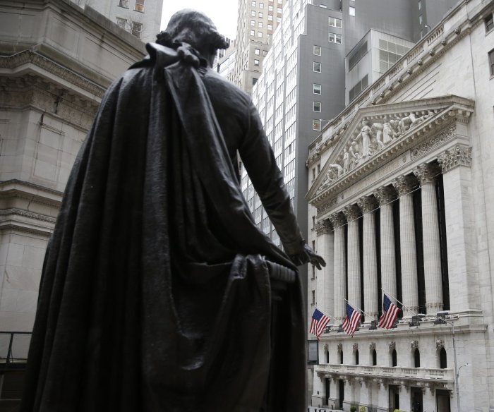 U.S. markets eke out gains; Dow, S&P move positive for the week