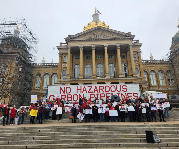 Iowa hearings on pipeline turn heated over transparency, property rights