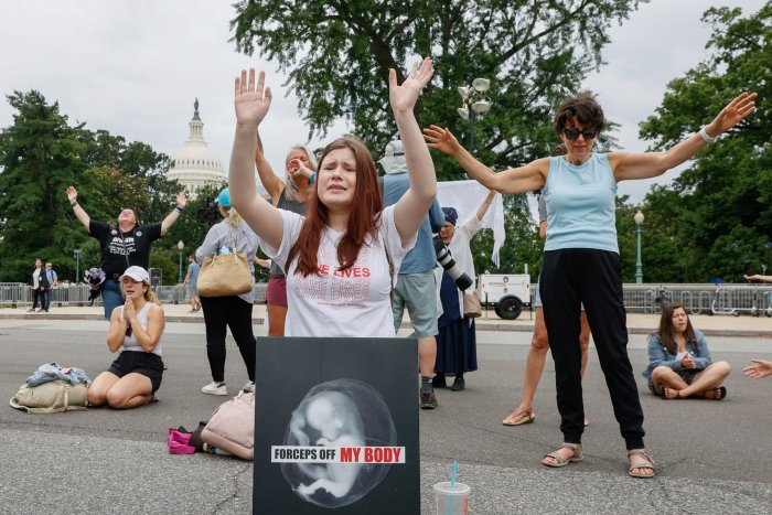 Demonstrators pray outside U.S. Supreme Court, praise rulings on prayer, abortion