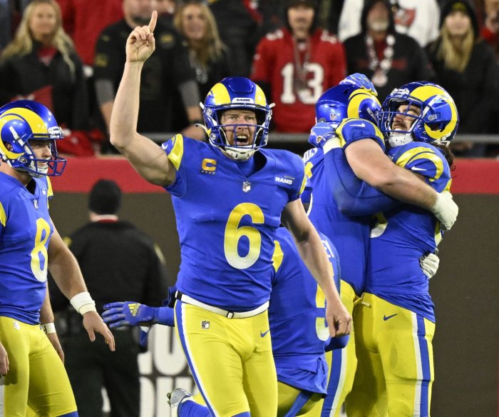 Rams hold off Buccaneers, advance to NFC Championship Game