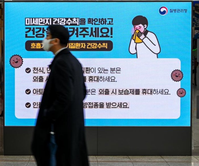 Amid skyrocketing Omicron cases, South Korea shifts strategy