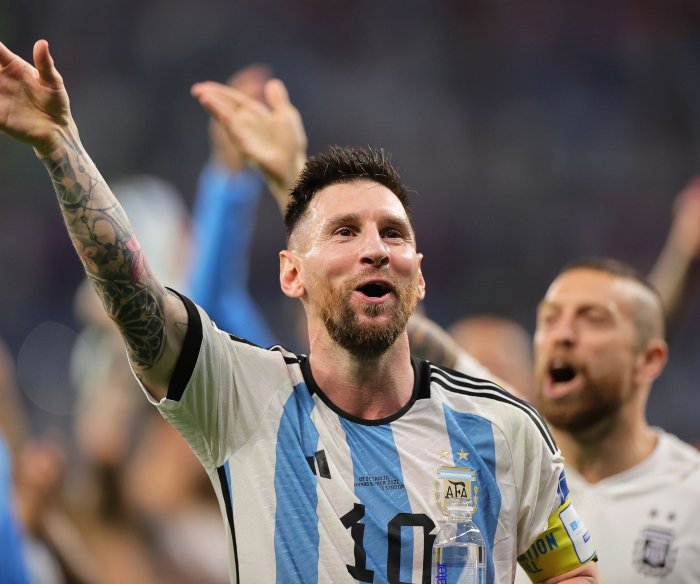Messi and Argentina knock Australia out of World Cup