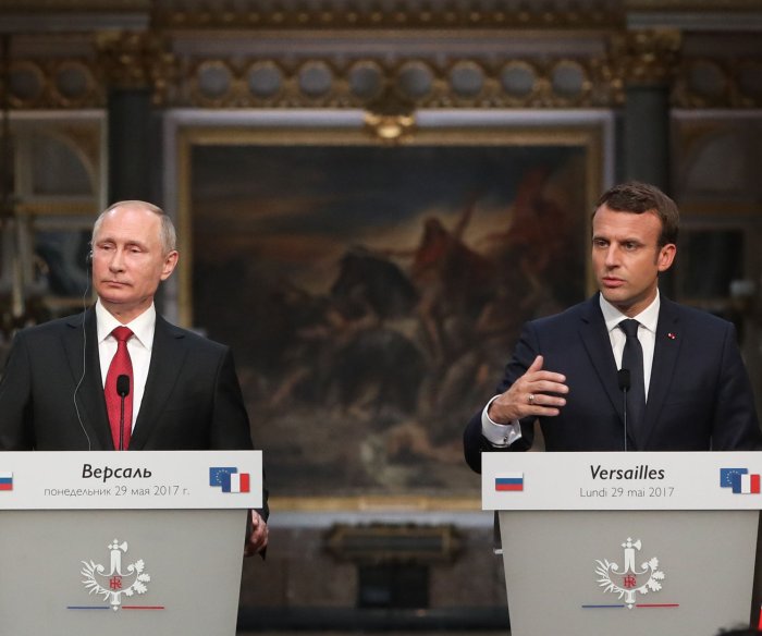 Macron, Putin agree in call on need to de-escalate Ukraine crisis