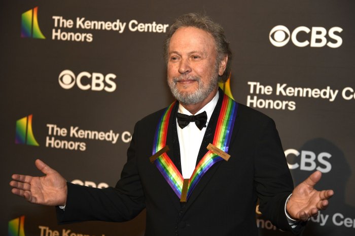 Billy Crystal, Queen Latifah recognized at Kennedy Center Honors