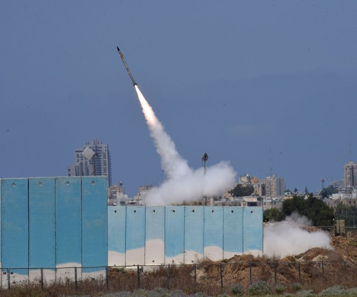 Israel, Palestinian militants agree to cease-fire