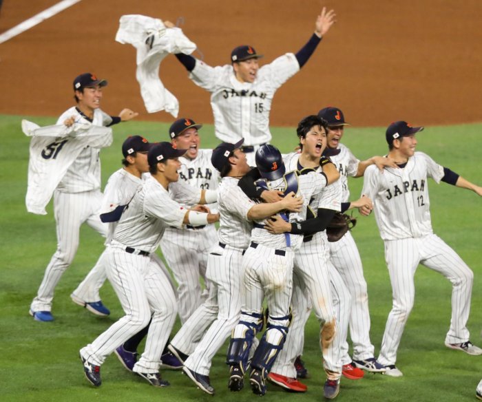 Japan holds off USA for World Baseball Classic title