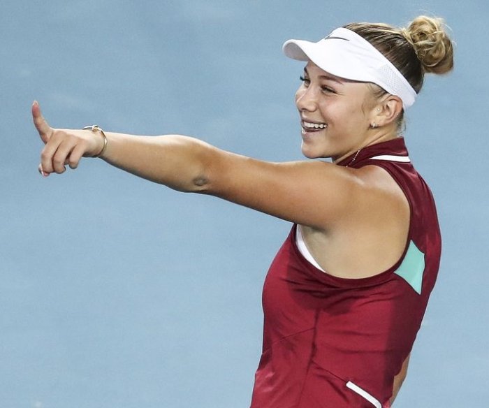Australian Open tennis: American Anisimova drops Osaka; Barty advances