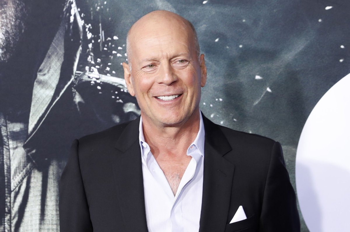 Look: Bruce Willis sings in video from 68th birthday celebration with family - UPI.com