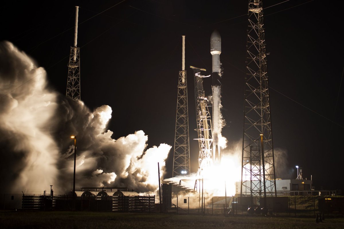Guarda dal vivo: SpaceX prevede di lanciare 2.000 satelliti Starlink
