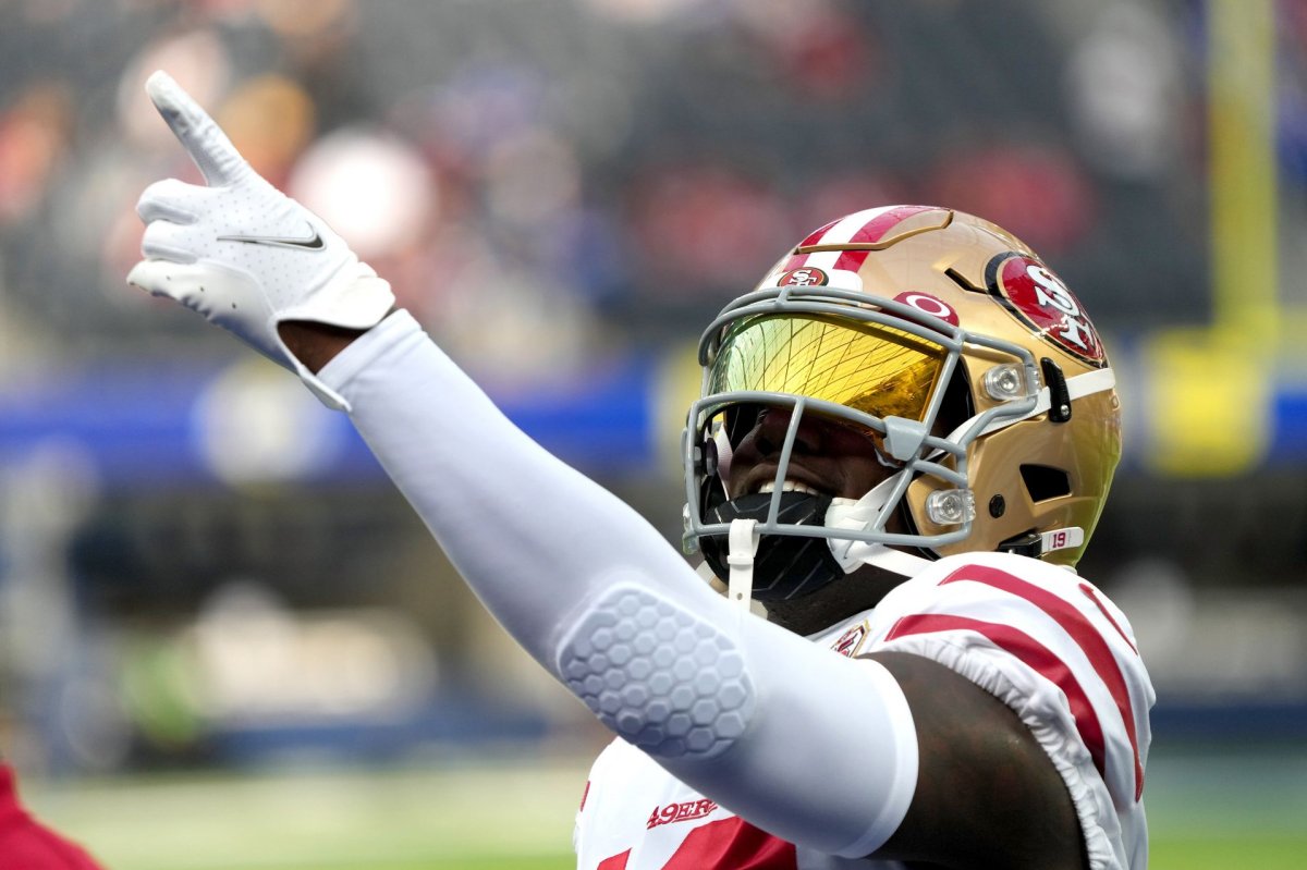 49ers WR Deebo Samuel requests trade, 'likes' look in Cowboys jersey 
