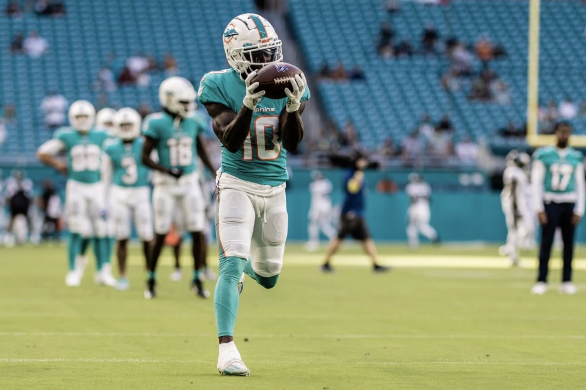 Tua Tagovailoa, Tyreek Hill go bonkers as Dolphins offense electric in  outscoring Chargers - The Boston Globe