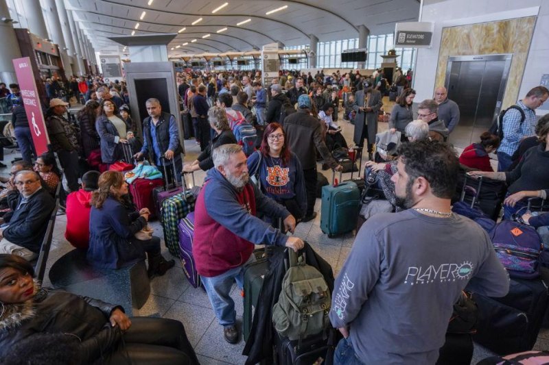 Holiday travel trouble: Planes, passengers stranded in Atlanta