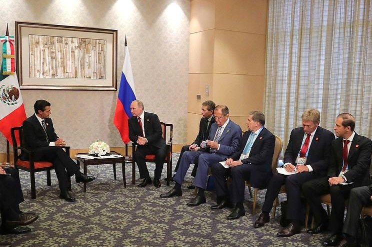 Mexico's president (L) tells Russian President Vladimir Putin he agrees that bilateral ties aren't as strong as they could be. Photo courtesy of the office of the Russian president.