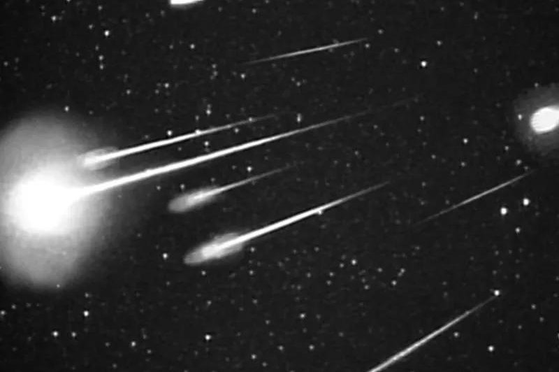A burst of 1999 Leonid meteors as seen at 38,000 feet from the Leonid Multi Instrument Aircraft Campaign with a 50mm camera. Image courtesy of NASA/Ames Research Center/ISAS/Shinsuke Abe and Hajime Yano