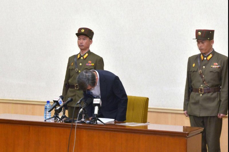 Kim Guk-gi, one of two South Korean detainees, bows during a state-sponsored press conference in Pyongyang Thursday. Photo by Yonhap/KCNA