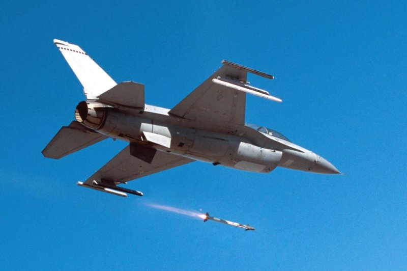 Raytheon's contract modification includes the procurement of AIM-9X Block II Sidewinder missiles in addition to training ammunition. Photo courtesy of Raytheon.
