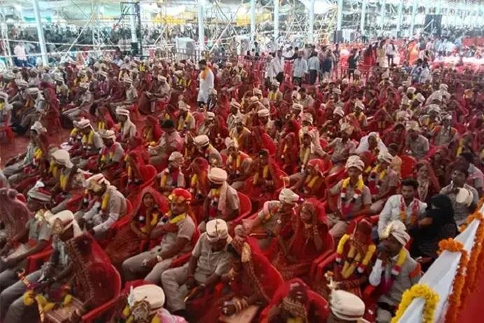 A mass wedding in India featured 2,143 couples getting married in under 6 hours. Photo courtesy of Guinness World Records