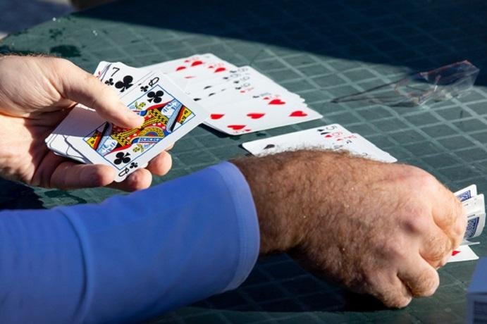 Nelson Dellis broke a Guinness World Record in Florida by memorizing the order of a deck of cards underwater and then sorting a second deck into the same order on dry land. Photo courtesy of Guinness World Records