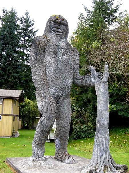 A statue of bigfoot in Silver Lake, Washington courtesy of Plazak via Wikimedia Commons.