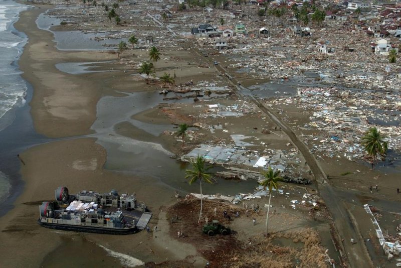 For many coastal communities, sea level rise will increase the risk of tsunami-caused flooding. Photo by <a class="tpstyle" href="https://pixabay.com/en/tsunami-riptide-natural-disaster-67499/">Pixabay</a>/CC
