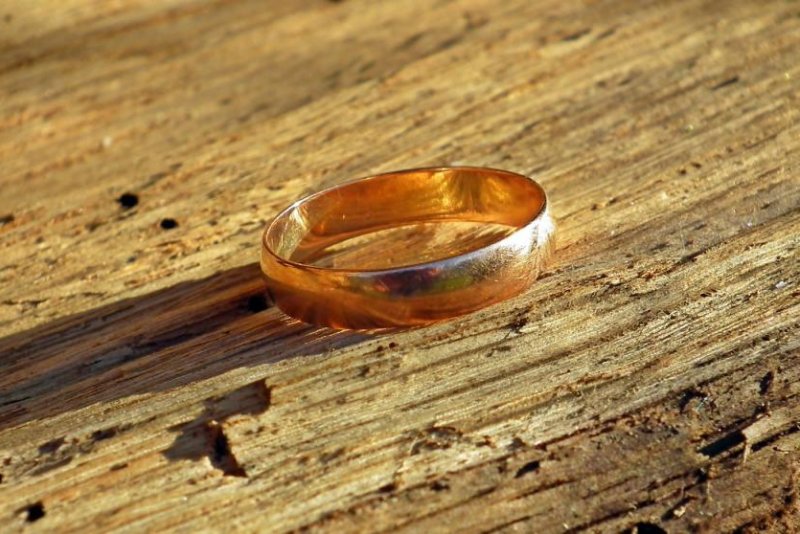A gold ring lost by a woman while washing her car in 1974 was found in the same location by a man using a metal detector 46 years later. Photo by&nbsp;MrGajowy3/Pixabay.com