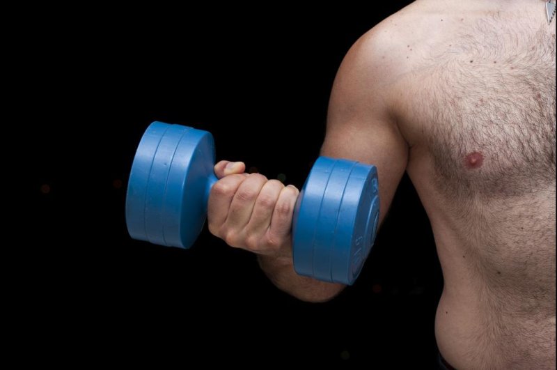 Maintaining muscle in middle age may help men's hearts later