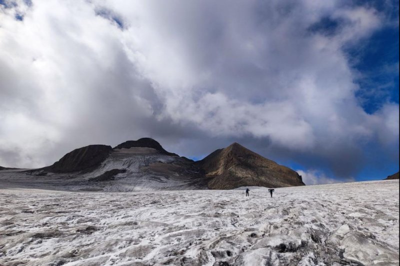 Glaciologists stand on the Gries Glacier in Switzerland. Photo by M. Huss/GLAMOS